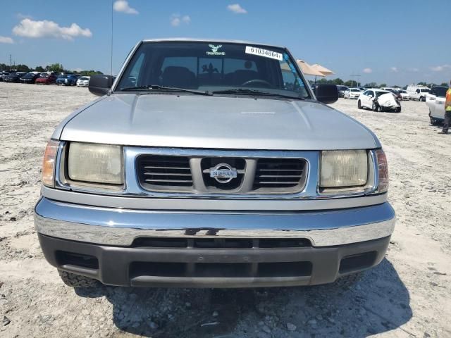 2000 Nissan Frontier Crew Cab XE