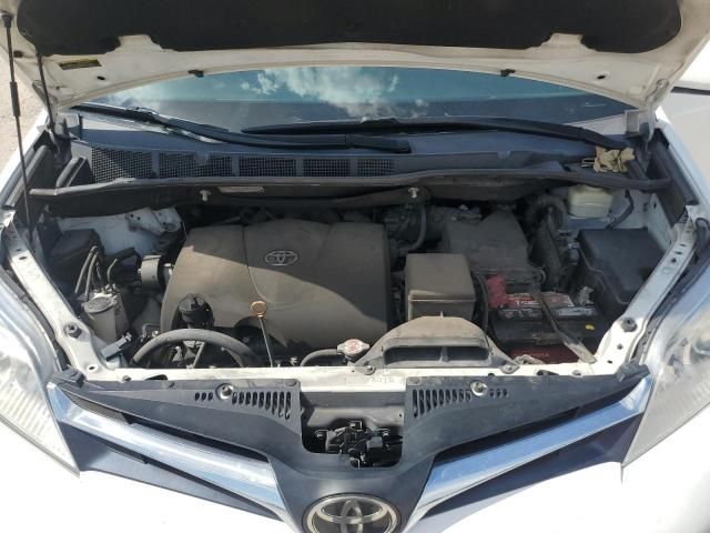 2018 Toyota Sienna LE