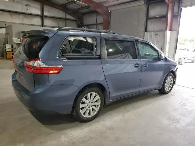 2017 Toyota Sienna LE