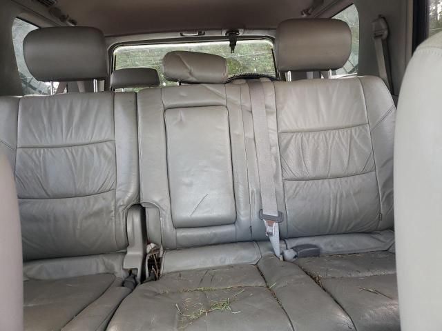 2004 Toyota Sequoia SR5