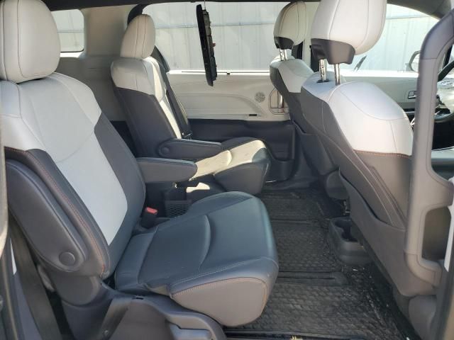 2021 Toyota Sienna LE