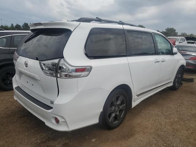 2020 Toyota Sienna SE