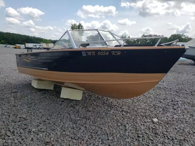 1980 Crestliner Boat