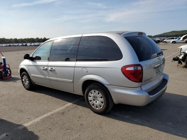 2005 Chrysler Town & Country LX