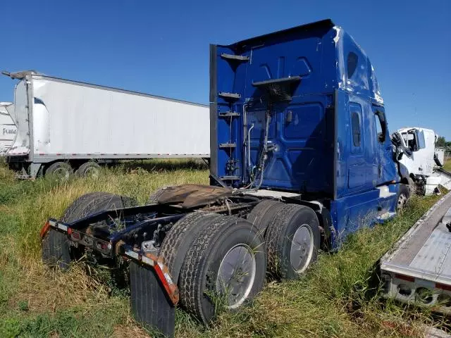 2019 Freightliner Cascadia 126