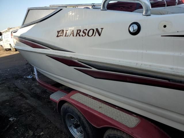 2005 Larson Boat