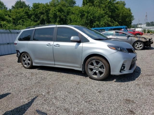 2019 Toyota Sienna SE