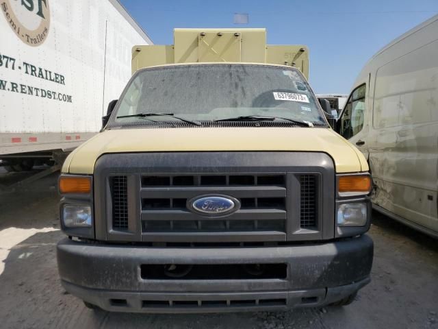 2011 Ford Econoline E450 Super Duty Cutaway Van