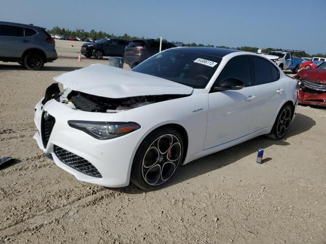 2022 Alfa Romeo Giulia Super