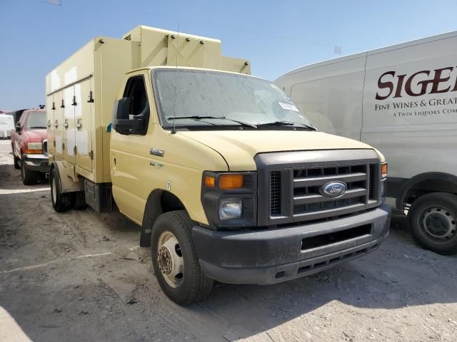 2011 Ford Econoline E450 Super Duty Cutaway Van