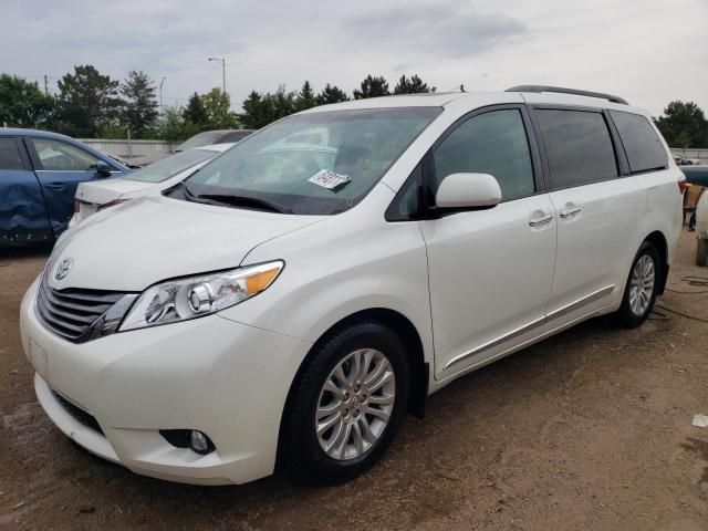 2016 Toyota Sienna XLE