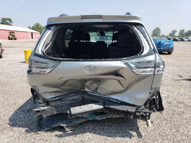 2019 Toyota Sienna SE