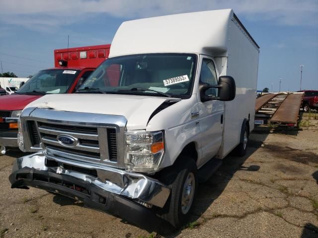 2016 Ford Econoline E350 Super Duty Cutaway Van