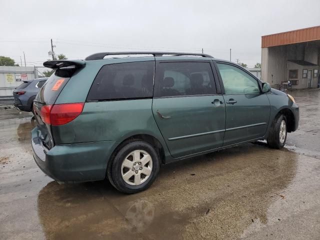 2004 Toyota Sienna XLE