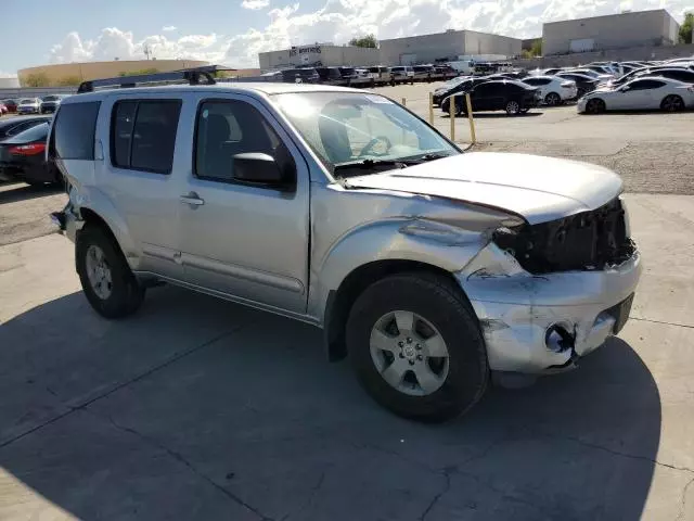 2005 Nissan Pathfinder LE