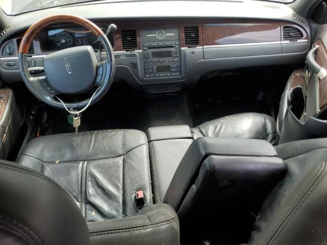 2006 Lincoln Town Car Signature Limited