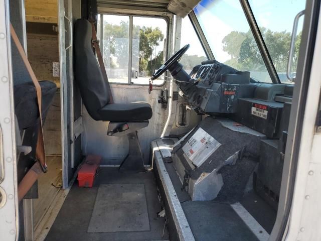 2000 Freightliner Chassis M Line WALK-IN Van