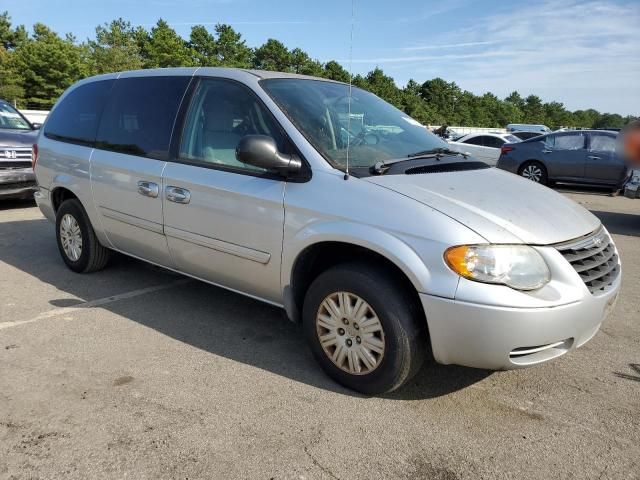 2005 Chrysler Town & Country LX