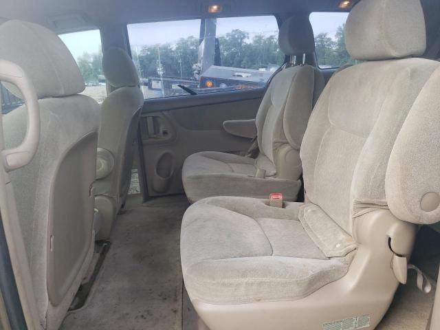 2005 Toyota Sienna CE