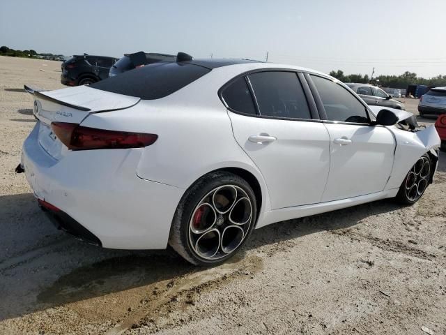 2022 Alfa Romeo Giulia Super