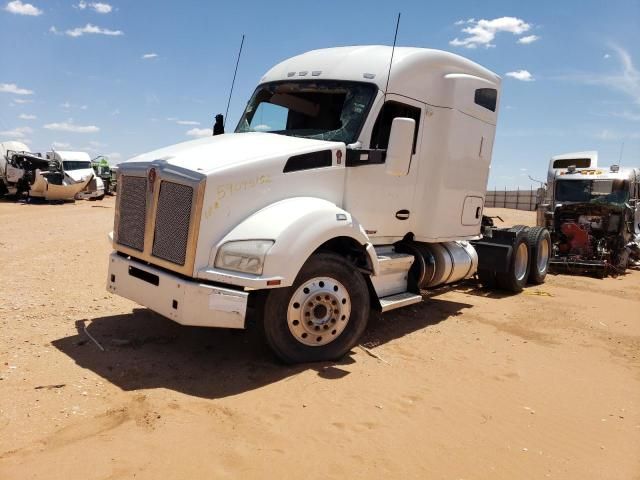 2019 Kenworth Construction T880