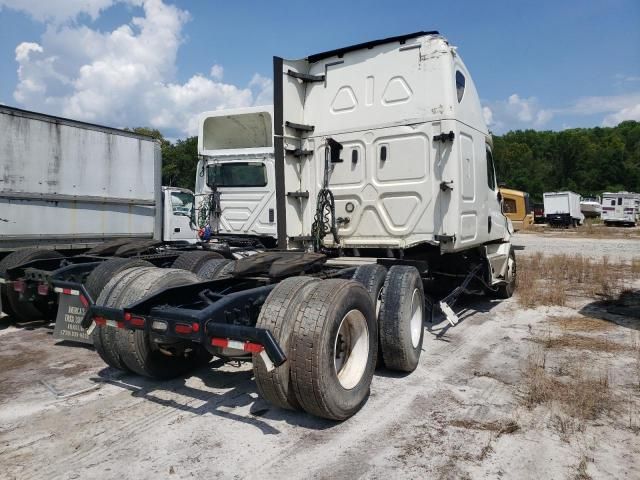 2019 Freightliner Cascadia 126