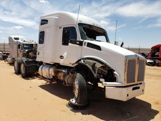 2019 Kenworth Construction T880