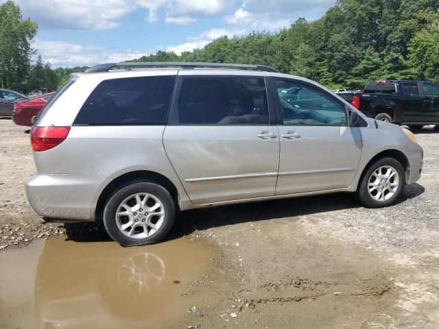 2005 Toyota Sienna LE