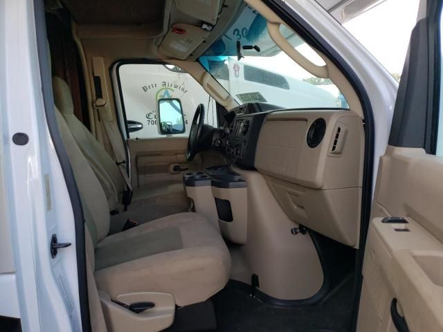 2016 Ford Econoline E450 Super Duty Cutaway Van