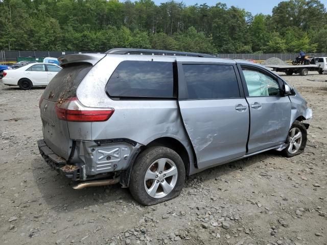 2016 Toyota Sienna LE