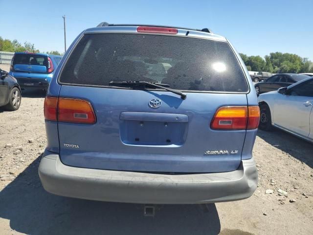 2000 Toyota Sienna LE