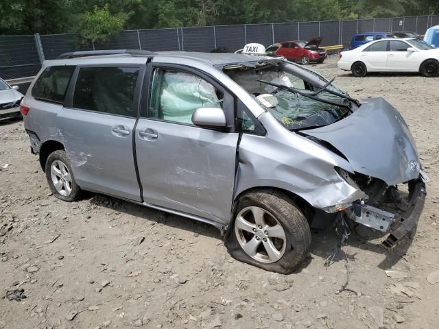 2016 Toyota Sienna LE