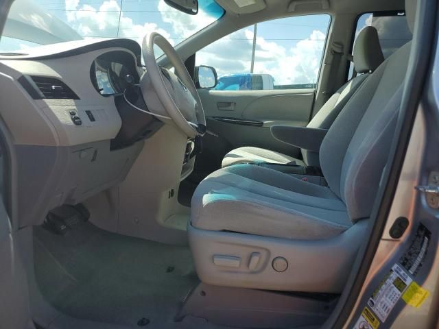 2013 Toyota Sienna LE