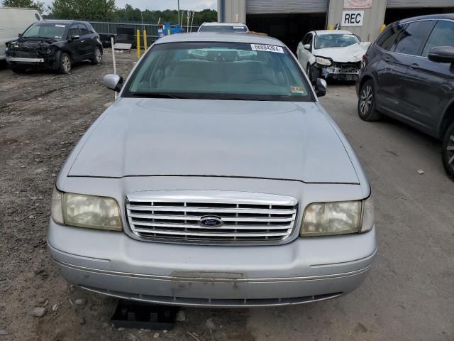 2000 Ford Crown Victoria