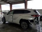 2022 Toyota Highlander Hybrid Platinum