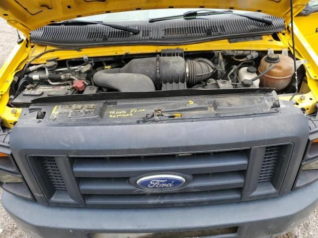 2015 Ford Econoline E350 Super Duty Cutaway Van