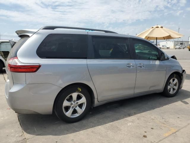 2017 Toyota Sienna LE