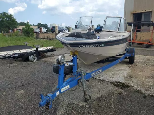 2001 Crestliner Savannah