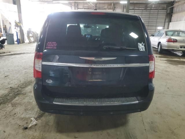 2013 Chrysler Town & Country Touring L