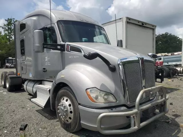 2017 Kenworth Construction T680