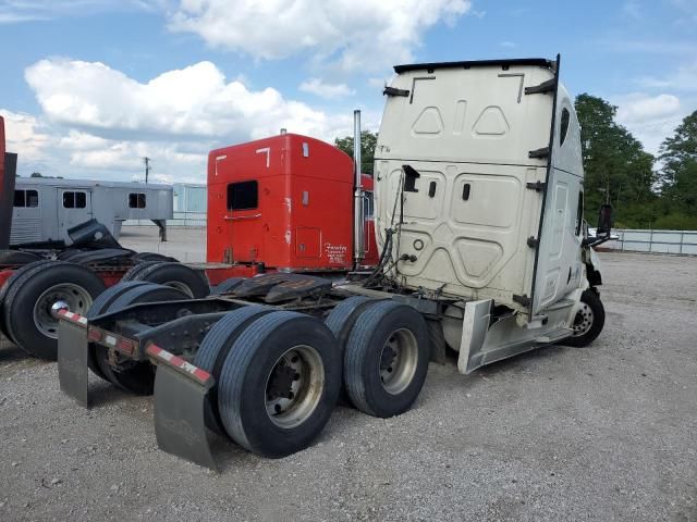 2019 Freightliner Cascadia 126