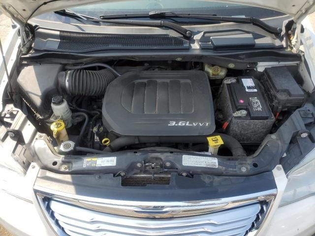 2013 Chrysler Town & Country Touring