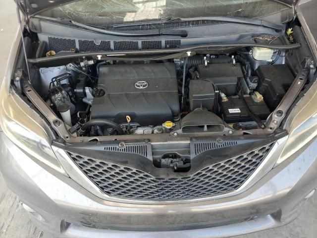 2016 Toyota Sienna SE