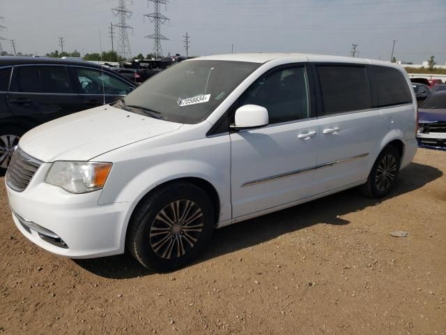 2013 Chrysler Town & Country S