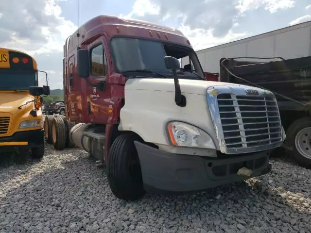 2013 Freightliner Cascadia 125