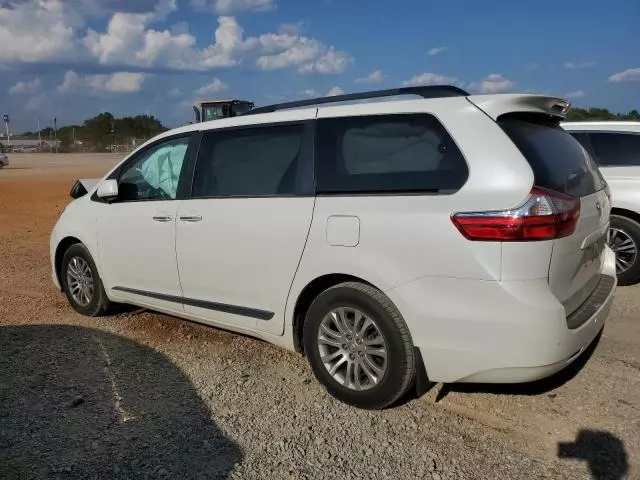 2017 Toyota Sienna XLE