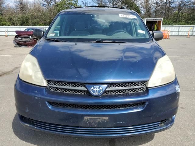 2004 Toyota Sienna LE