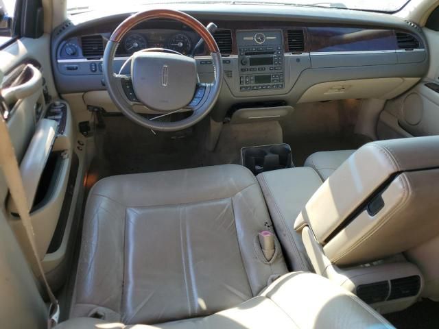 2010 Lincoln Town Car Signature Limited