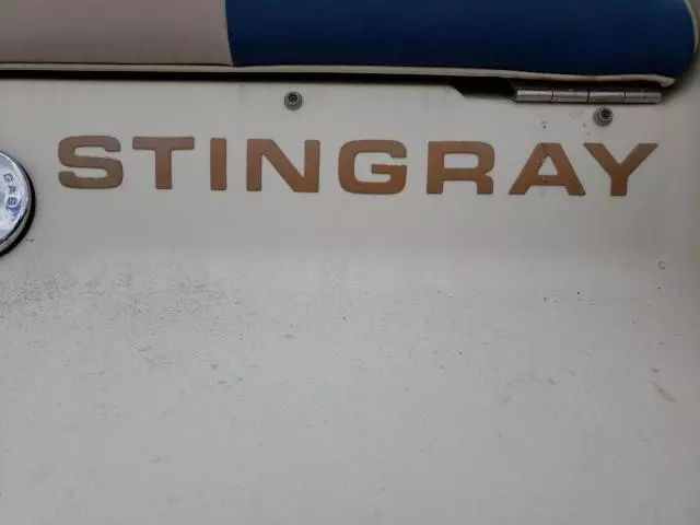 1998 Stingray Boat