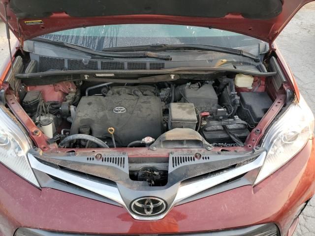 2018 Toyota Sienna XLE